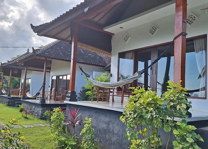 ゲストハウス Frangipani & Restaurant Seraya