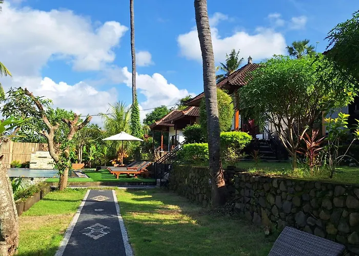 Frangipani & Restaurant Seraya