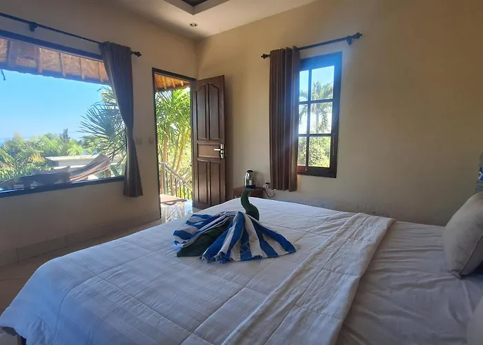 Frangipani & Restaurant Guest house Seraya